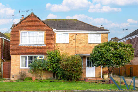 3 Bed House for Sale Burns Road, Pound Hill, Craw