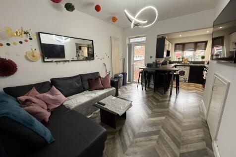 4-bed house on Denham Street, Chorlton-on-Medlock, £148pppw, £641/mo