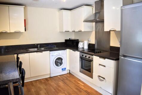 FREE end of tenancy cleaning service INCLUDED. Luxury FOUR bedroom (2 EN SUITE) APARTMENT situated on the GROUND floor. Located in the Grove Village area. ALL BILLS INCLUDED. Open plan lounge/kitchen 