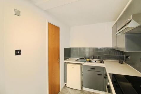 Eleanor Way, Waltham Cross photo 3