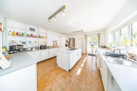 31 The Meadows kitchen.jpg