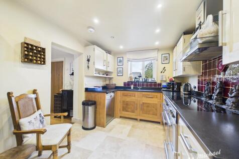 CAM02773G0-PR0357-STILL028