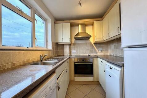 Rushdean Court, Doddinghurst Road, Brentwood photo 4