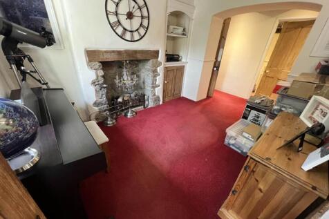 SECOND LIVING ROOM /