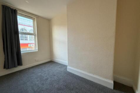 2-bed flat on Flat 2, 173-175 London Road, Sheffield, £700/mo