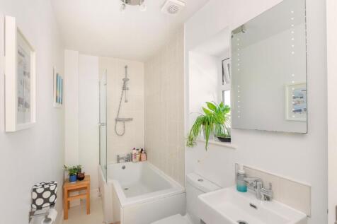 H4P0RCSN - Bathroom B.jpg