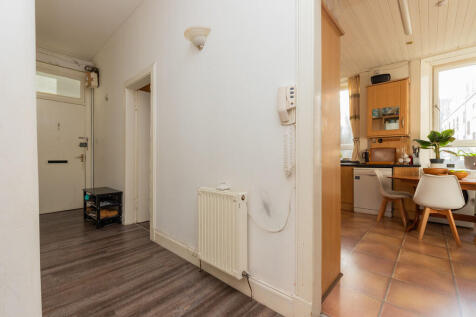 Hallway/Kitchen