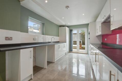 09-2bc0GCWT - 8 Felixstowe Road - Kitchen 2 -Origi