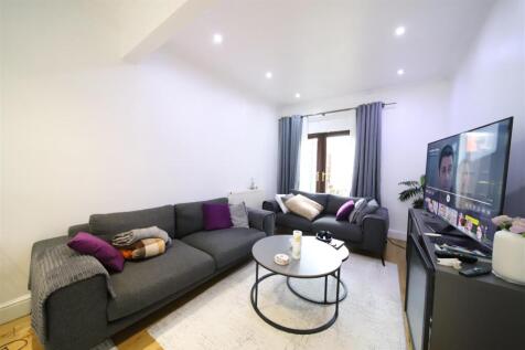 LOUNGE 2.JPG