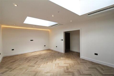 Kenley Gardens, Hornchurch, Essex, RM12 photo 4