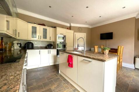 Breakfast/Kitchen (1st Floor)