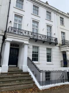 2-bed flat on Flat 5, 4 Clarendon Square, CV32 5QJ, £1,550/mo