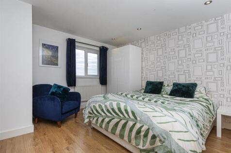 Bramleys Estate Agents - Oakfield Drive - Mirfield