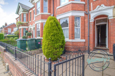 Gated &amp; walled foregarden