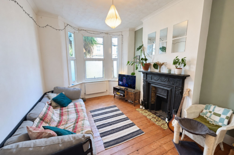 Frinton Road, London, E6 photo 4