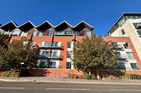 2-bed flat on Baily Parkway, Newbury, £1,400/mo