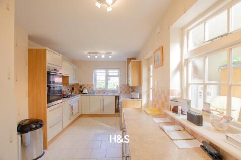 57 Inchford - Kitchen2.jpg