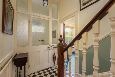 Undercliffe 1 Hallway.jpg