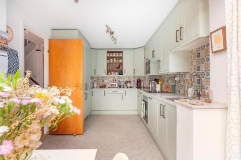 0W6RWW - Kitchen C.jpg