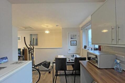 Mosses Court 6 - Dining Area.jpg