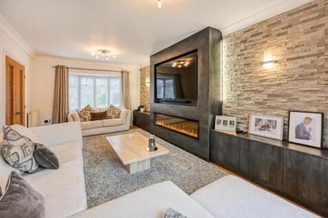 10 The Moat House-02.jpg