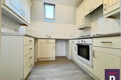Cavell Court, Trowbridge, BA14 photo 3