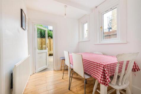 5 Lydden Grove Din.jpg