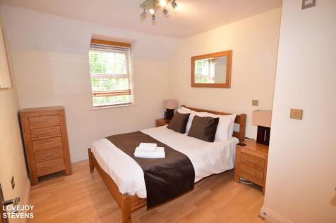 Old College Road, Newbury, RG14 photo 4