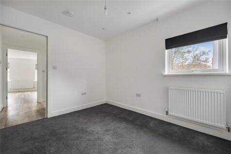 High Street, Crowthorne, Berkshire, RG45 photo 3