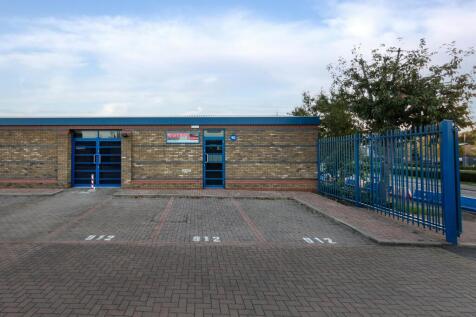 2022- 912 Yeovil Road - STE-229150.jpg