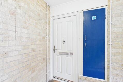 3-bed flat on Paradise Place, £1,625/mo