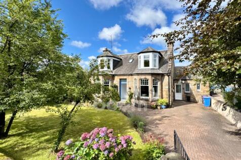 Dalry Road, Beith three bedroom detached home