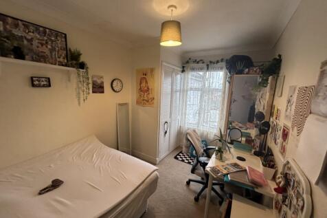 30a St Judes Road Englefield Green Egham Surrey photo 5