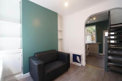 2-bed house on 4, Albert Street, Bangor, £637/mo