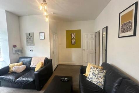 St Anns Avenue (Room 4), Burley, Leeds photo 2