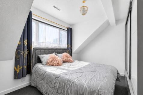 bedroom decluttered.jpg