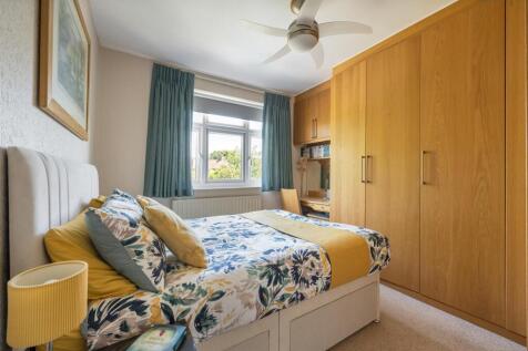 Cherrydown Avenue, E4