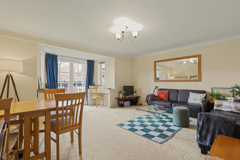 Living Area - Ang...