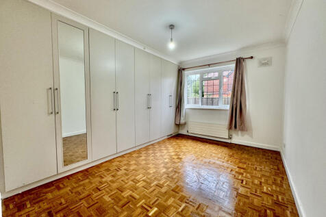 Mardon, Pinner, Middlesex, HA5 photo 4
