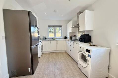 Smugglers Close, Verwood, Dorset, BH31 photo 3