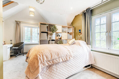 1369367-3-68f6584...