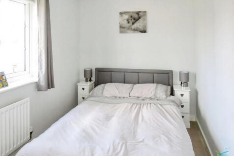 8c9a18ba-Bedroom2