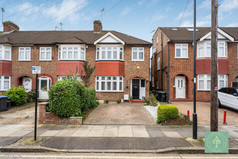 Three Bedroom End Terrace House for Sale