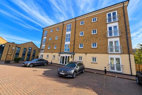 2-bed flat on Millennium Drive, London, E14, £2,500/mo