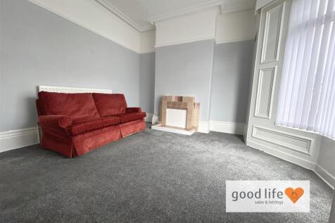 bedroom 1 256 st leonard.jpg