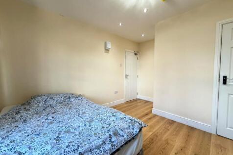 Parkside Way, Harrow photo 3