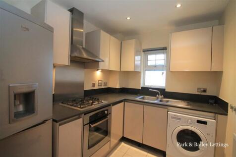 2 bedroom Second Floor Flat in Caterham Valley photo 4