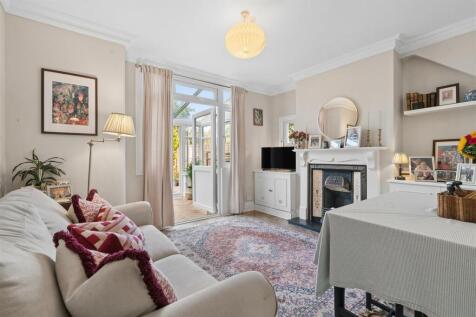 34 Clarendon Road, London reception 1.jpg