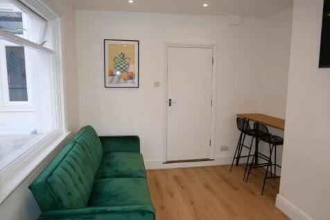 Magdalen Road, Exeter photo 3