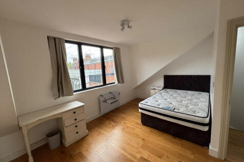 Spacious Double bed